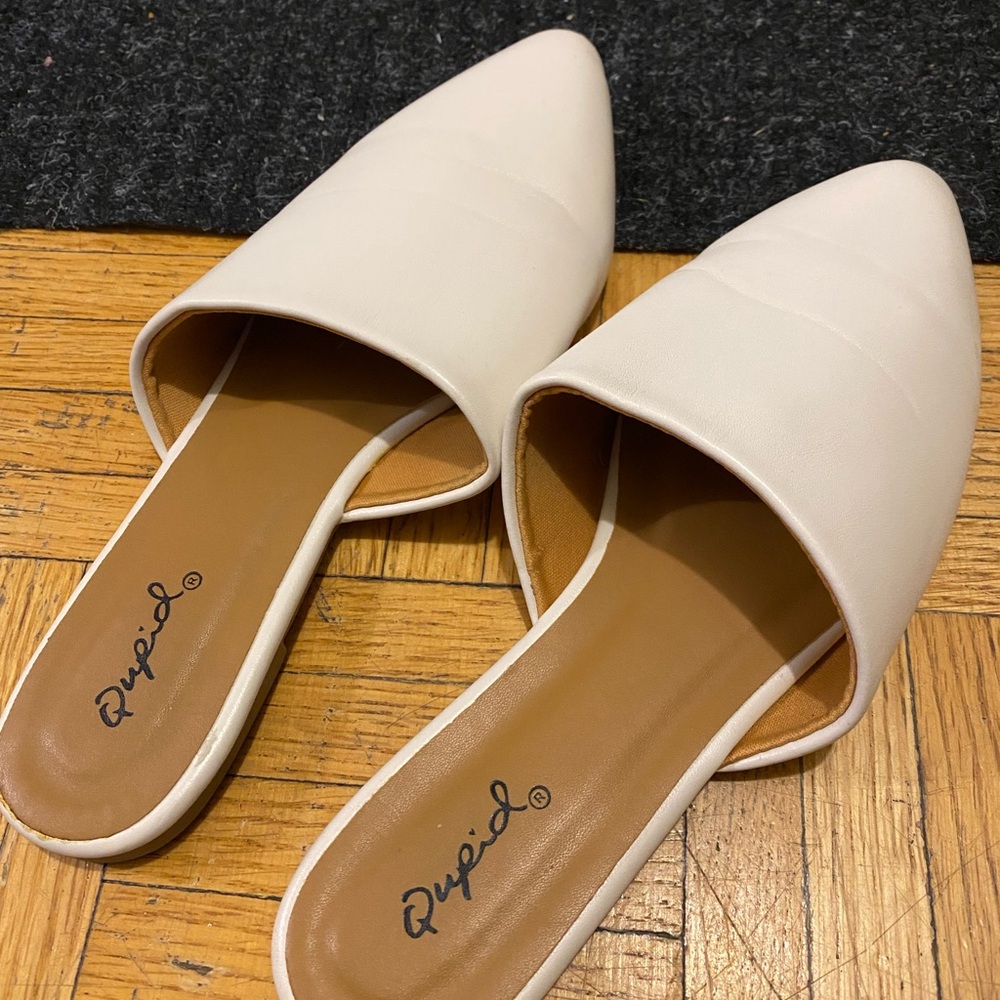 Womenโs loafers